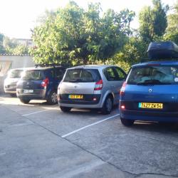 parking privé aux gites à Lézan gard à 8 kms d'Anduze