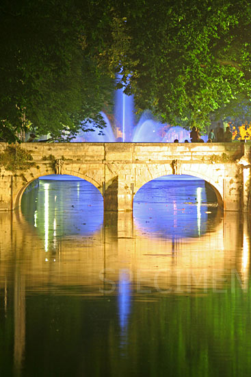 Nimes, quai de la fontaine