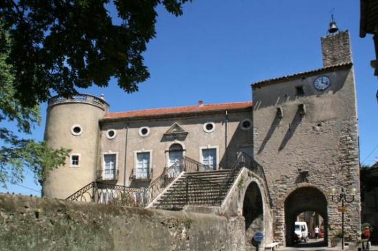 Chateau et sa tour carrée