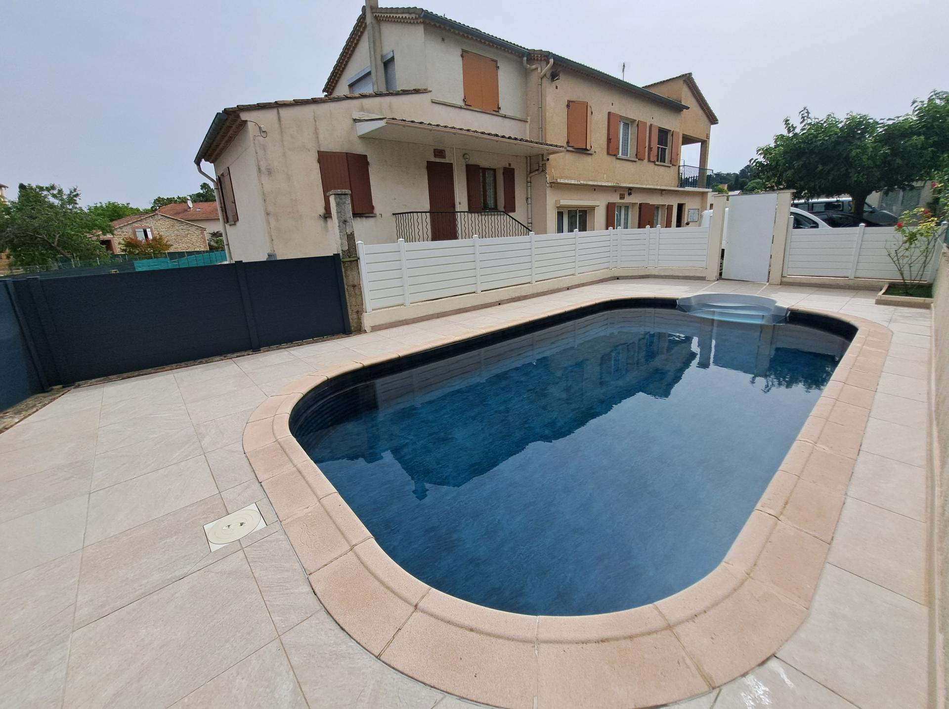 Piscine ensemble gites